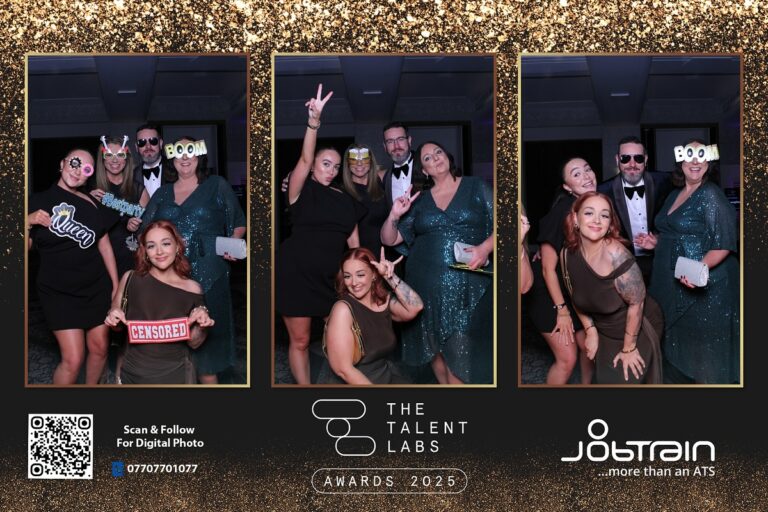 magic-mirror-photo-booth-hire-uk (1)